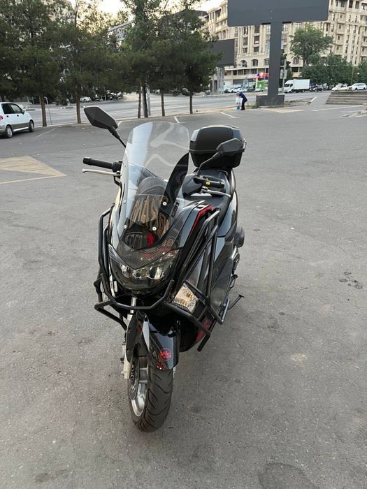 Скутер  N max.