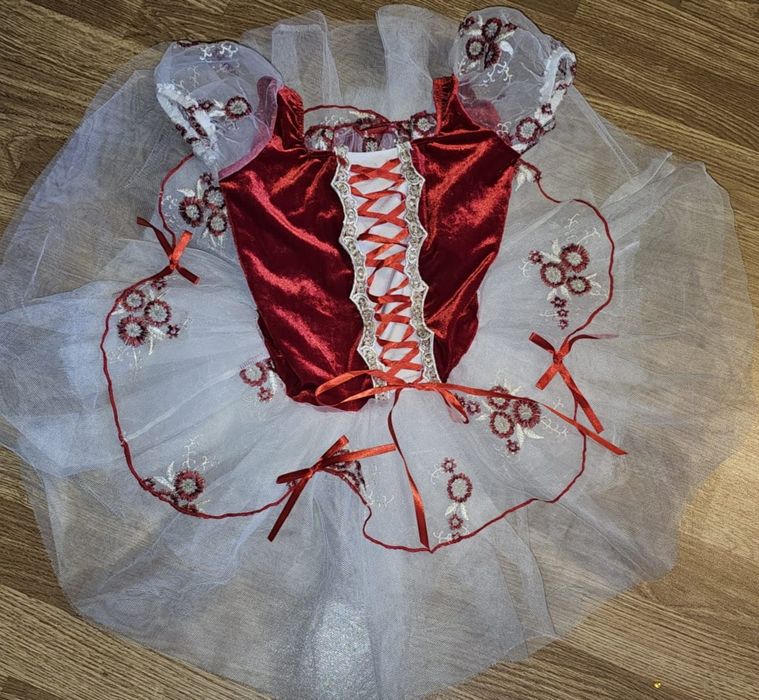 Rochie balet alb, rosu