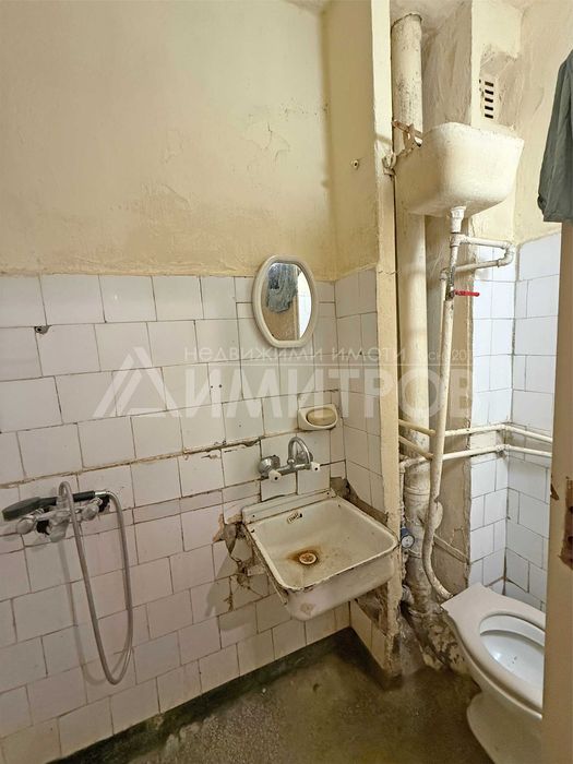 Продава апартамент тип гарсониера 42 кв.м. в гр. Нови пазар, САНИРАН жилищен блок - снимка 13