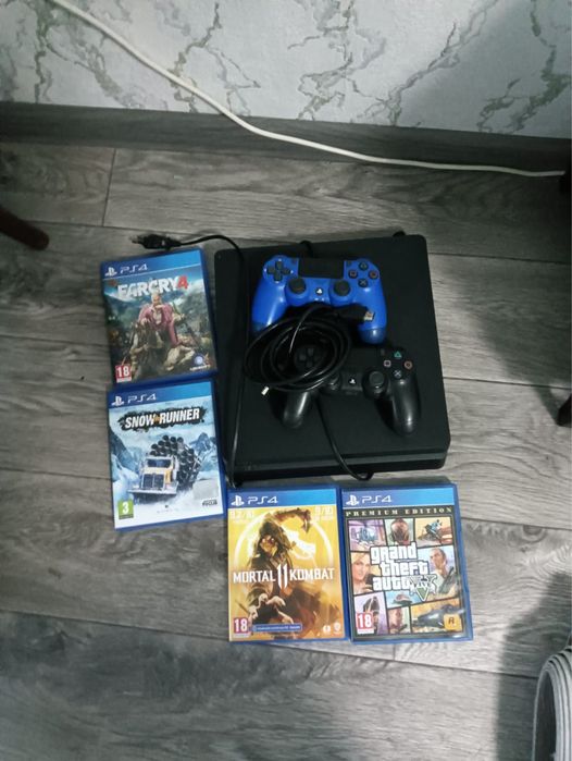 Продам PS4 в отличном состоянии