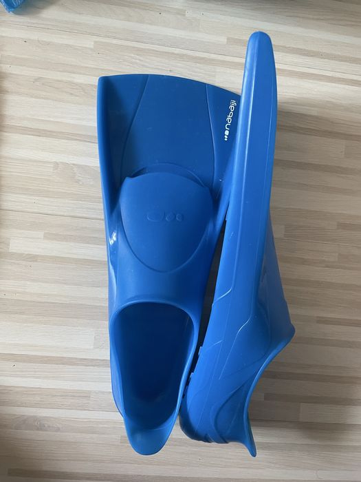 Плавници за водни развлечения