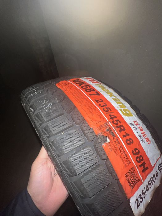Шина 235/45/18 новый