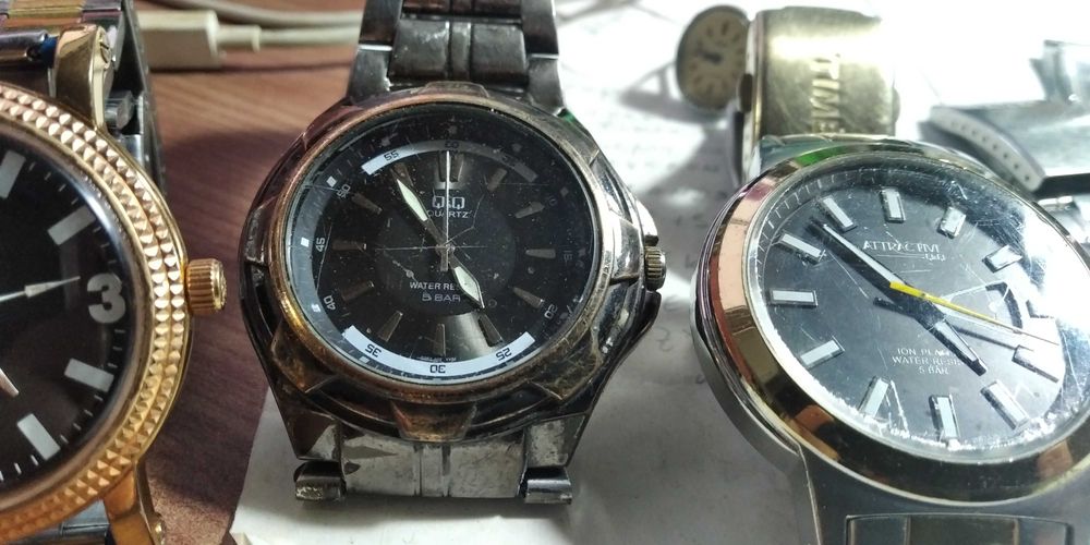 Продавам часовници мъжки с батерия