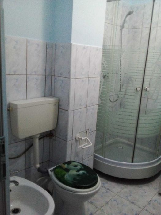 Închiriez garsoniera