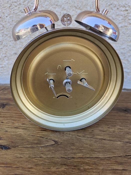 Часовник будилник