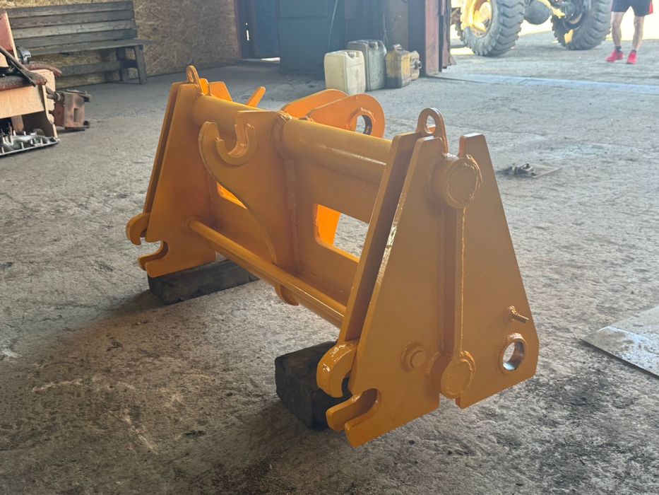 Быстросъем квик каплер на погрузчик вилы