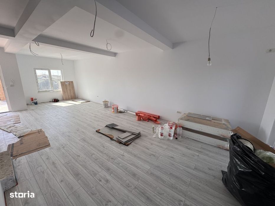 Duplex Despartit, Suprafata Generoasa , Toate Utilitatile