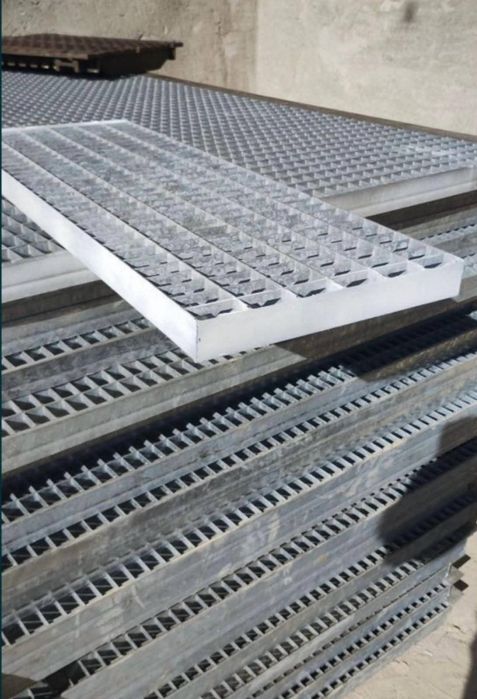 Super oferta Vând scări si trepte metalice galvanizate, ideale pentru