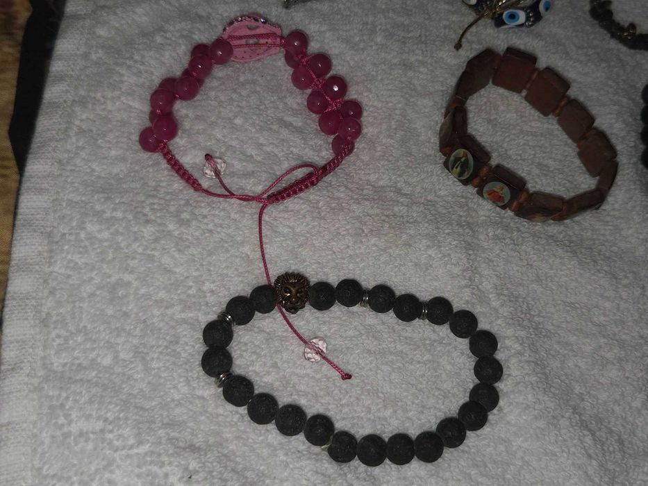 Lot vintage de 19 bratari diverse