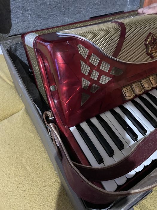Акордрон / HOHNER -LUCHIA ||P / 80баса  - Като ЧИСТО НОВ от Магазина .Много здрава компресия ,Профилактиран !!