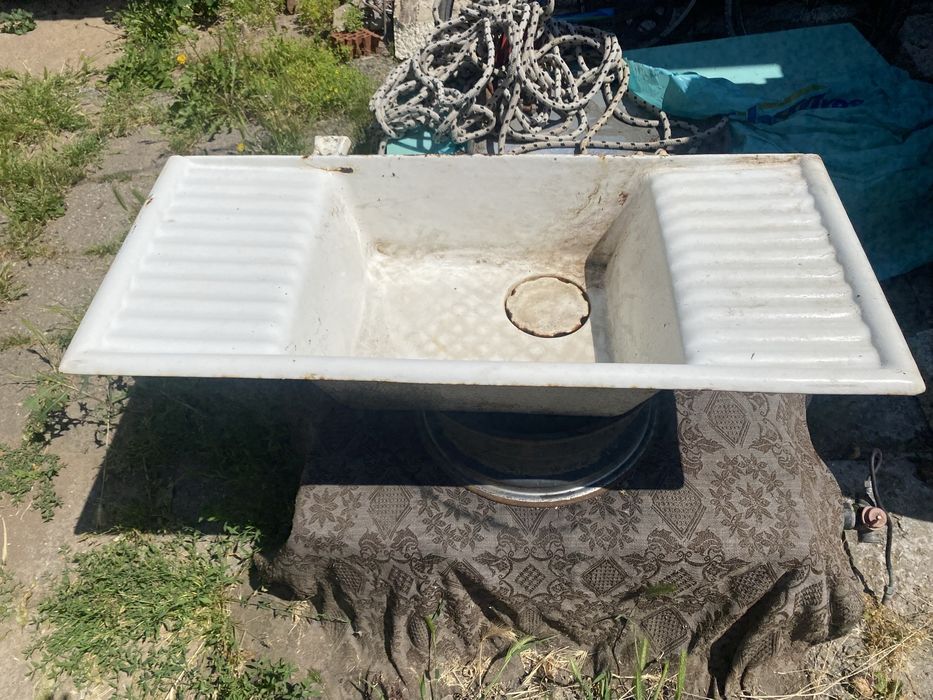 Стара чугунена мивка