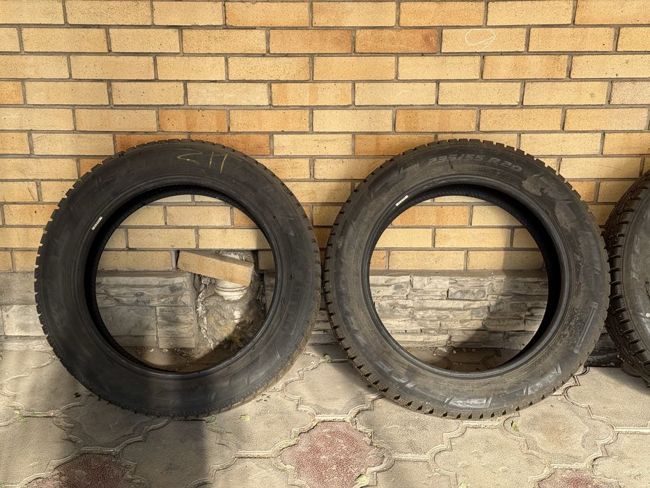 Зимние шины Pirelli Ice Zero 235/55 R20