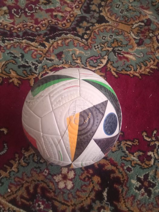 Мяч чемпионата евро 2024