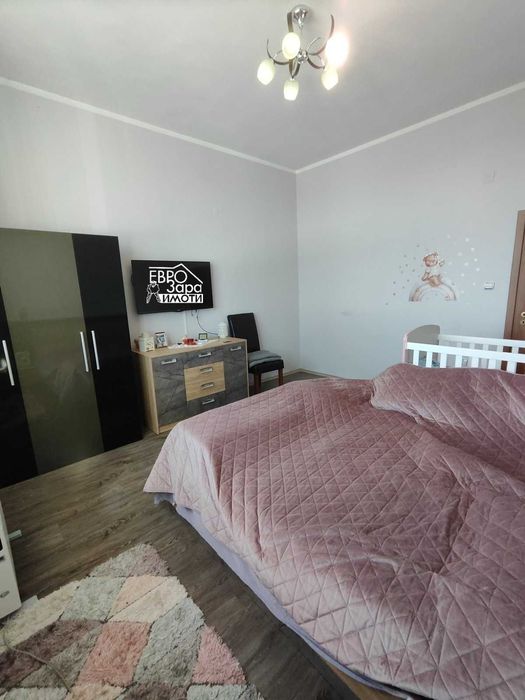 Масивна сграда за продажба – автосервиз плюс два жилищни имота