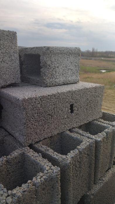 Boltari gard și zidarie