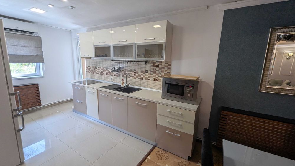 Proprietar vand apartament 3 camere in vila cu curte proprie