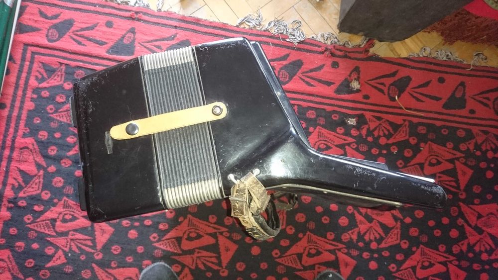 Продавам акордеон Weltmeister Stella 120 баса