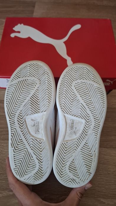 Продавам детски кецове на Puma