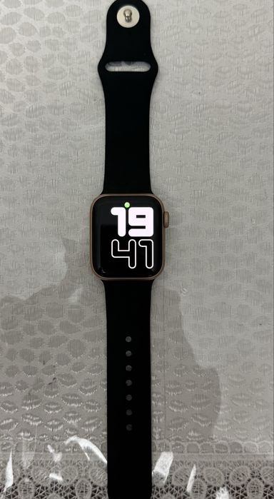 Apple Watch SE.