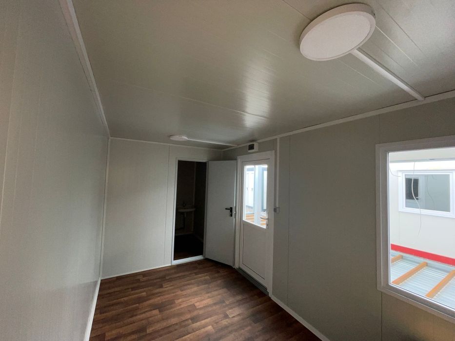 Containere cu grup sanitar 6x 2.4 metri