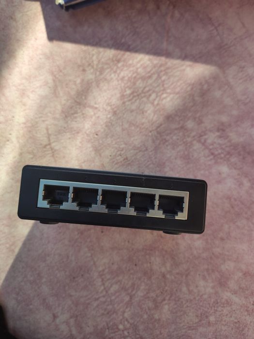 Продам 5-ти портовый свич