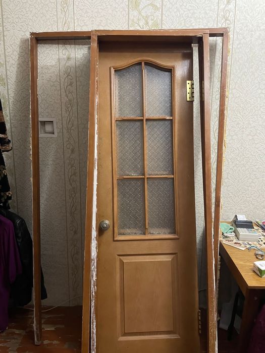 Деревянные двери с косяками