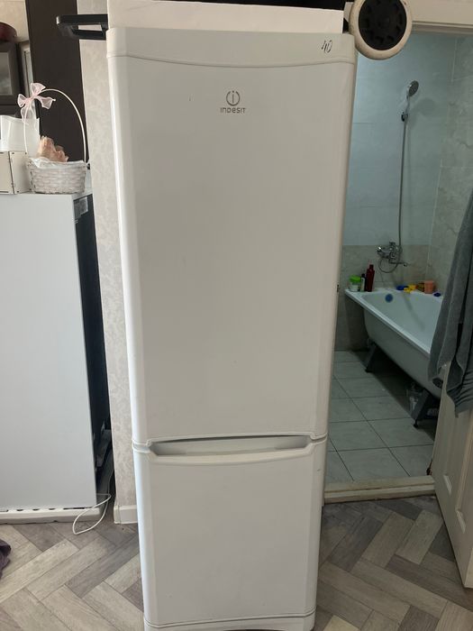 Холодильник сатылады