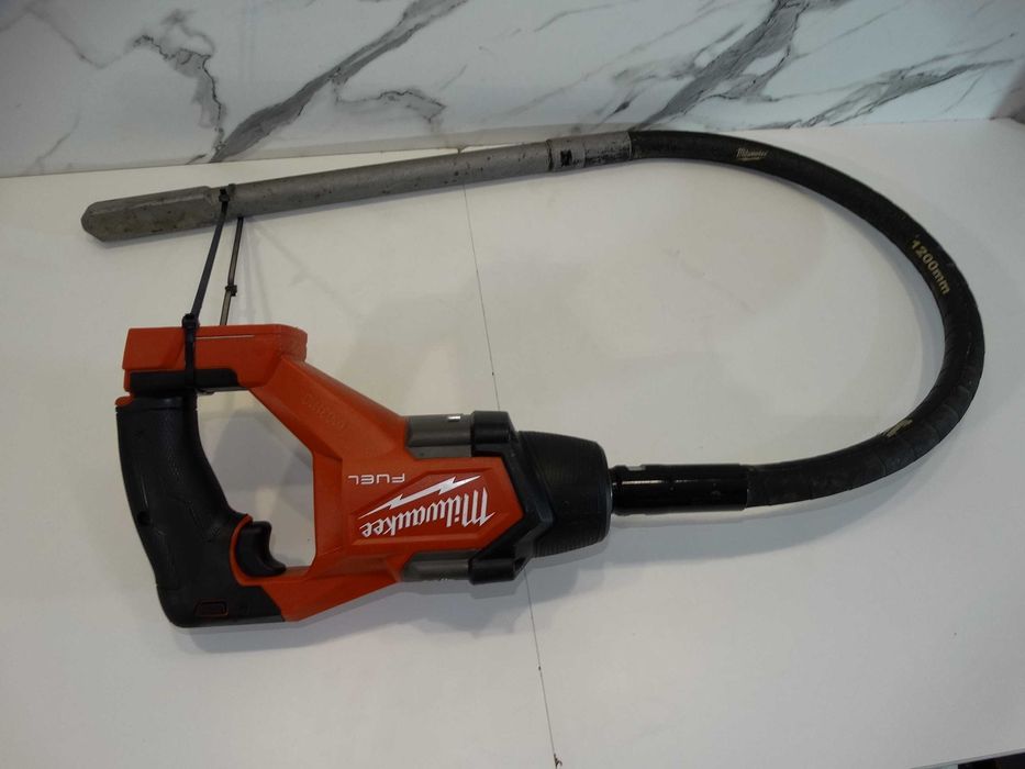 2024 - Milwaukee M18 FCVN12 - Акумулаторен вибратор за бетон