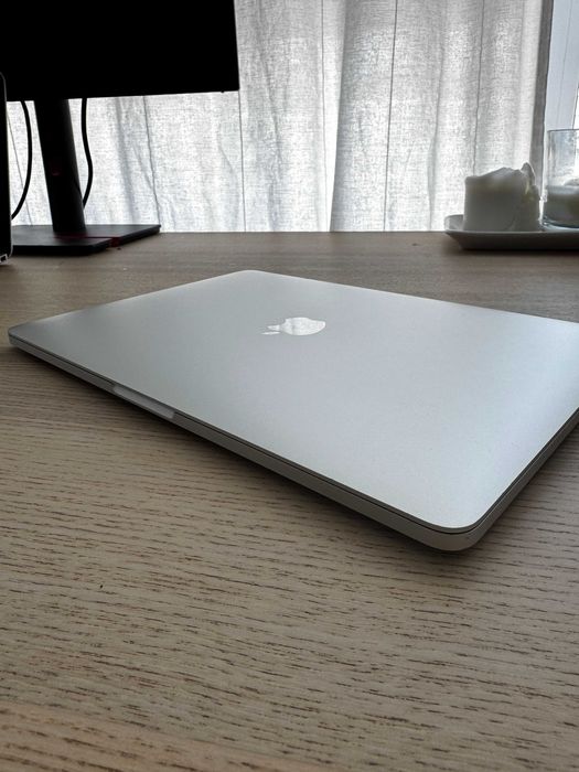 MacBook Pro 13” (2017) – i5 / 8GB / 256GB SSD