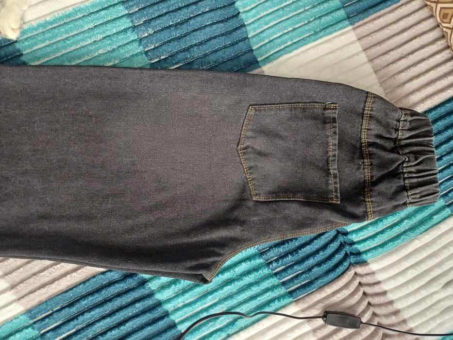 Продам джинсы детские