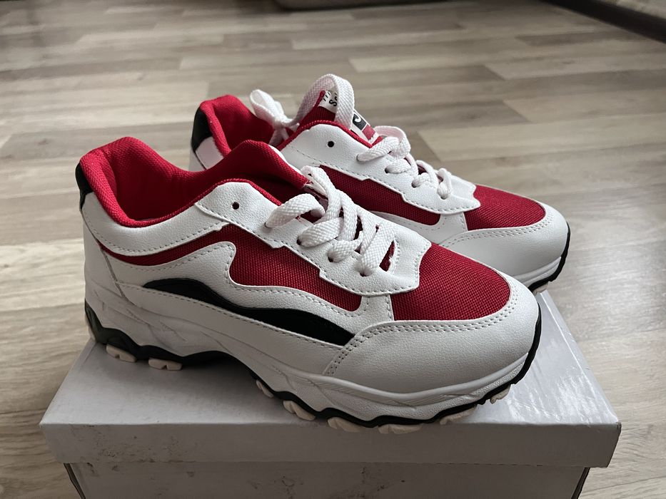 Кроссовки новые, удобные