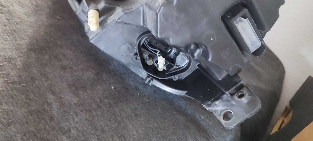 Far dreapta ford puma led fara defect