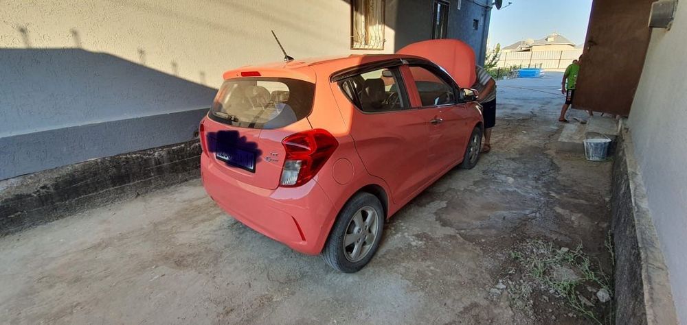 Машина Chevrolet  Spark