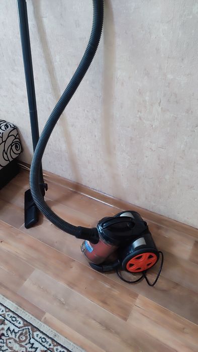 Пылесос Polaris компактный