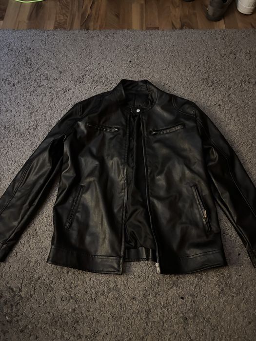 Geaca de piele neagra
