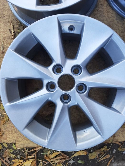 Продам диски р17. Тойота оригенал.