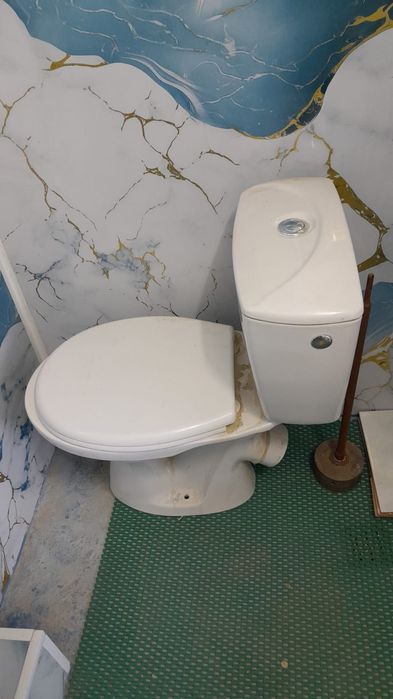 Унитаз сатылады б/ у