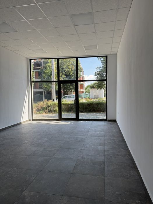 Дава се под наем Магазин в Казанлък - 80 кв.м за 765 € - Снимка #1
