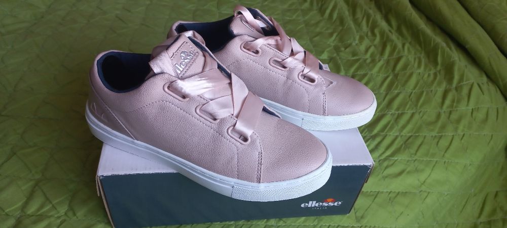 Vând adidași damă Ellesse