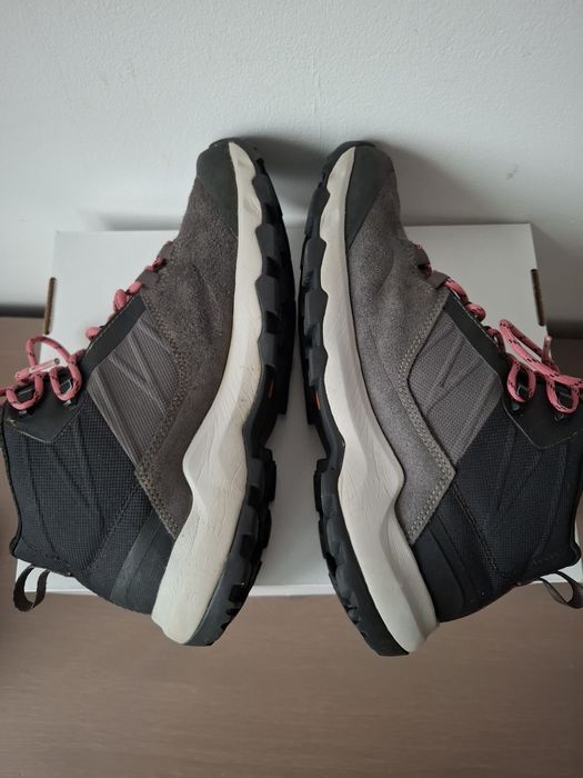 Bocanci mid impermeabili MH5 , piele, dama , gri , drumetii. Quechua