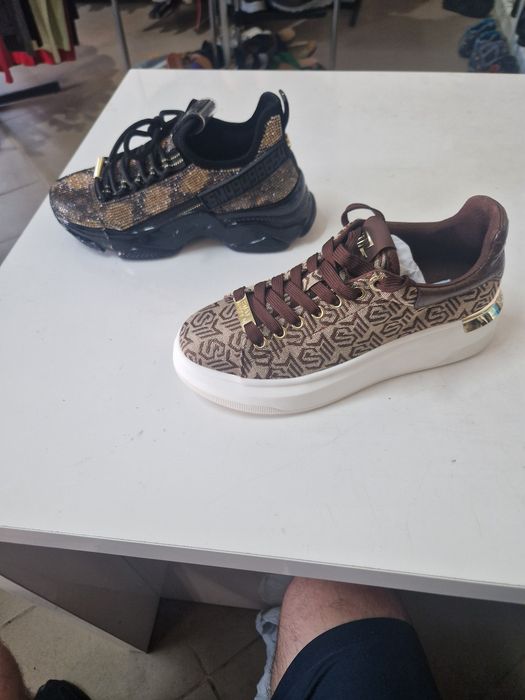 Vand  Steve  Maden noi la   cutie marimi 36-42