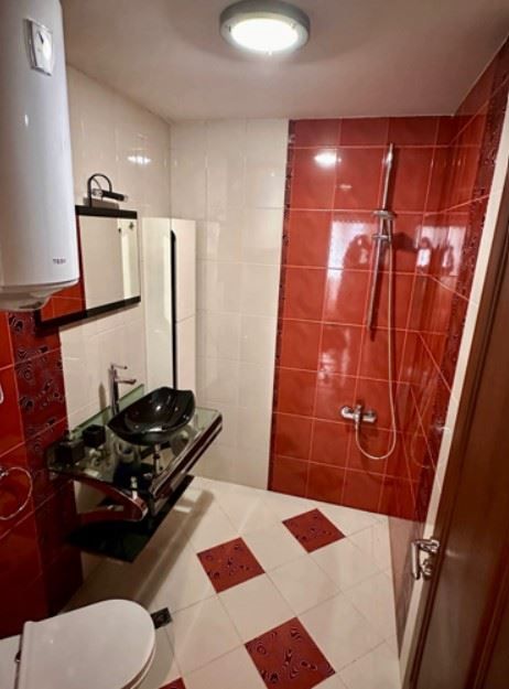 Дава се под наем Двустаен апартамент в София, Хладилника - 60 кв.м за 698.19 € - Снимка #5