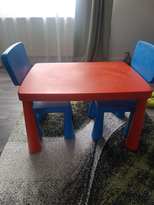 Masa + 2 scaune Ikea.