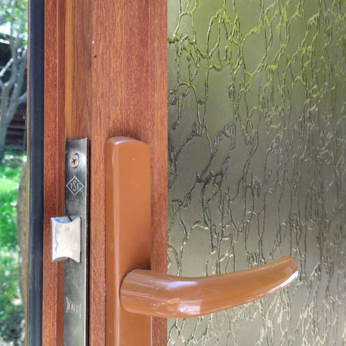 Пластиковая дверь, алюминий