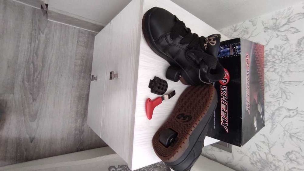 Роликовые кроссовки Wheely 18 000