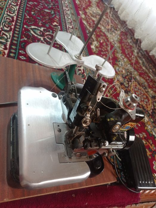 Tikuv mashinasi sotiladi uchta ipli  ОВЕРЛОК