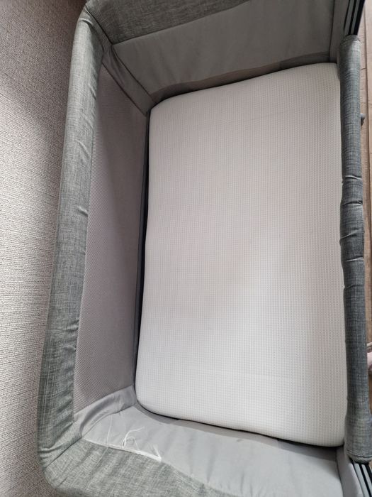 Продам кроватку Joie