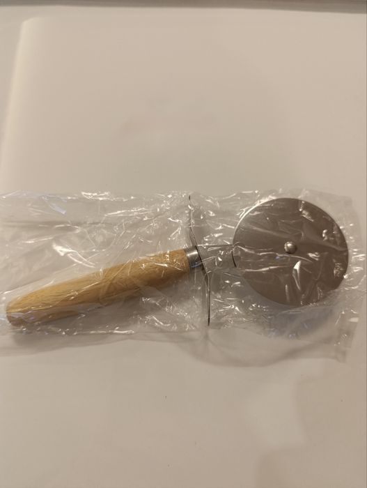 Нож за пица / кухненски ролков нож - нов