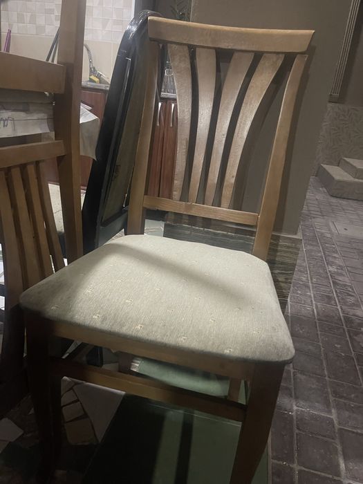 Продаются деревянные стулья в хорошем состоянии.