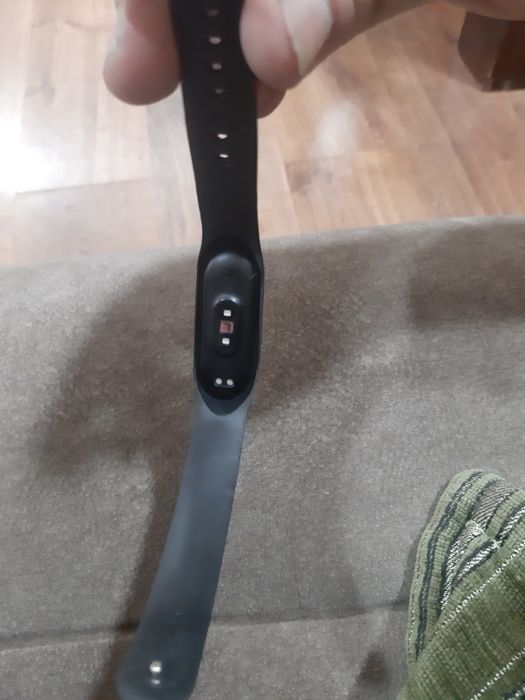 Часы сенсарные черного цвета